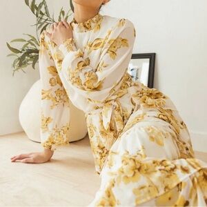New with tag Bohme Floral Yellow and Cream Maxi Dress Sz. M Pretty!